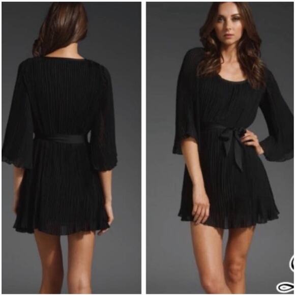 Lovers + Friends Accordion Pleated Crop Bell Sleeve Mini Dress Black Size Small - Picture 10 of 10